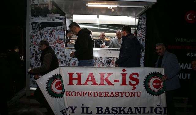 Hatay'da depremlerde yaşamını yitirenler 'sessiz yürüyüş'le anıldı