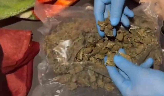 Hatay'da tırın yatak kısmından 5 kilo uyuşturucu çıktı