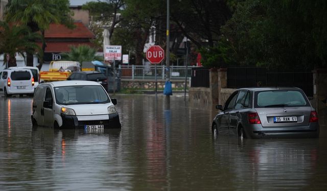 İzmir Valiliğinden kuvvetli yağış, taşkın ve lodos uyarısı