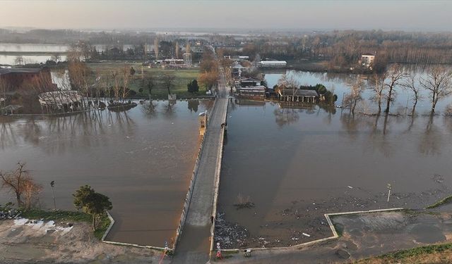 'Kırmızı' uyarı koduyla izlenen Meriç Nehri'nin debisi artıyor