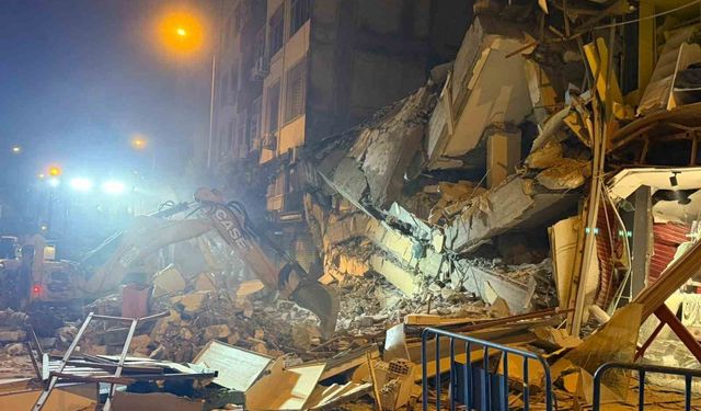 Kontrollü yıkımda çöken binada canlı izine rastlanmadı