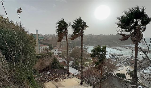 Meteorolojiden Doğu Karadeniz ve Batı Akdeniz'in batısı için fırtına uyarısı
