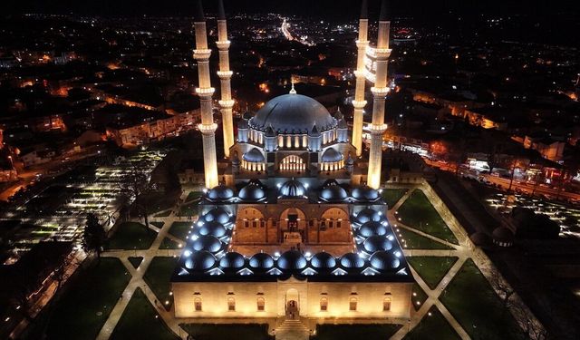 Mimar Sinan'ın 'ustalık eseri' Selimiye, yenilenen aydınlatmalarıyla görüntülendi