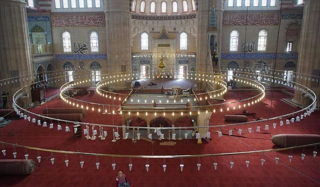 Mimar Sinan'ın 'ustalık eseri' Selimiye'ye metrekaresinde 729 bin ilmekli özel halı