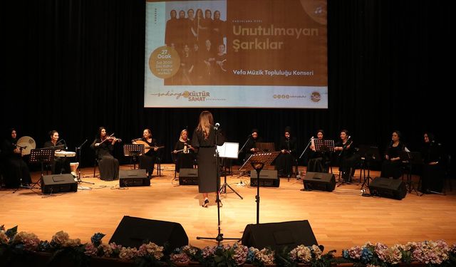 Öğrenciden emekliye kadınlardan oluşan topluluk, Türk sanat müziği hafızasını sahneye taşıyor