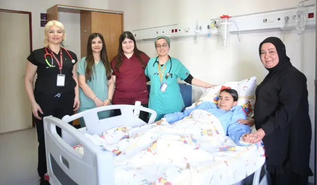 Hatay'da Deprem Sonrası Saç Yeme Travması Yaşayan Çocuk Ameliyat Oldu