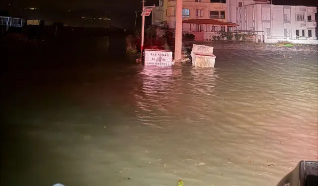 Samandağ’da Deniz Taştı: Vatandaş Panik Yaşadı!