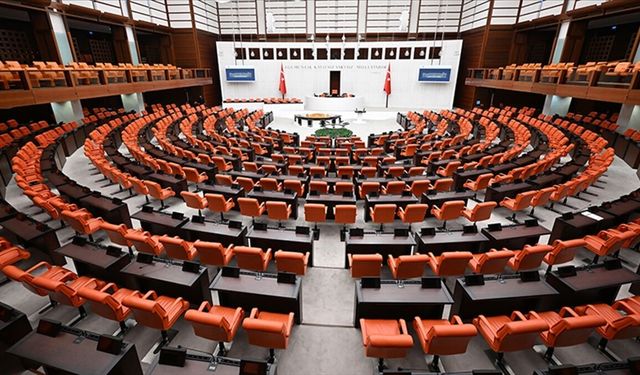 TBMM'de, trafik cezalarına yönelik düzenlemeleri de içeren kanun teklifinin görüşmelerine devam edilecek