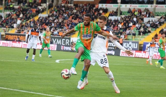 Trendyol Süper Lig: Corendon Alanyaspor: 1 - RAMS Başakşehir: 2 (Maç sonucu)