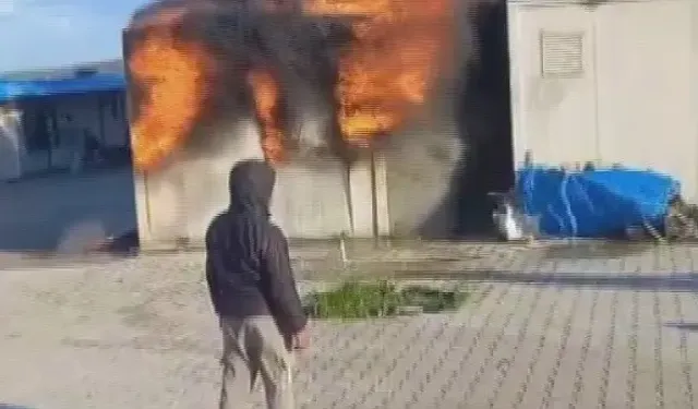 Antakya'da Alevlere Teslim Olan Konteyner Kullanılamaz Hale Geldi
