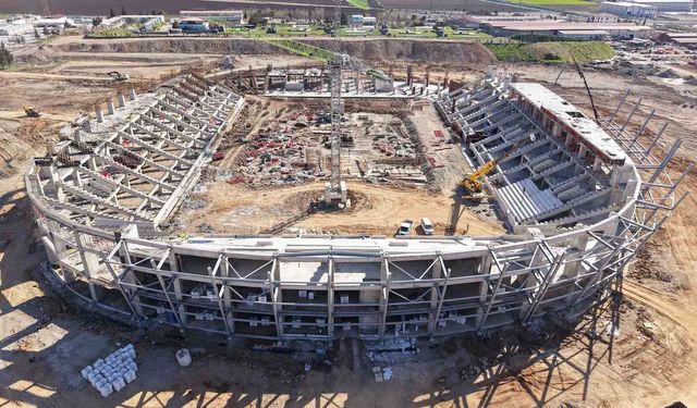 2 milyar TL'lik yatırımla Kahramanmaraş'a kazandırılan yeni stadyum yükseliyor