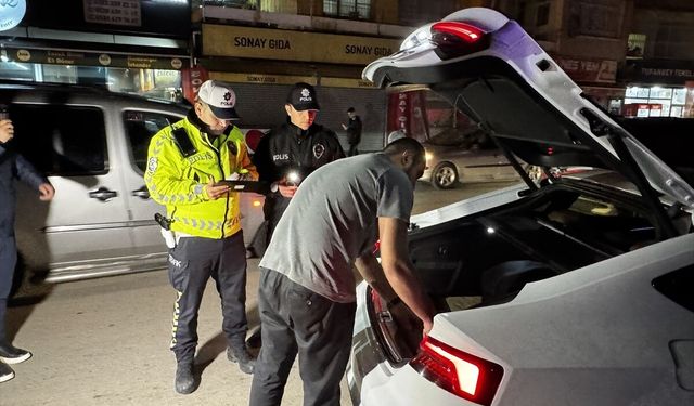 Adana'da 'huzur ve güven' uygulaması yapıldı