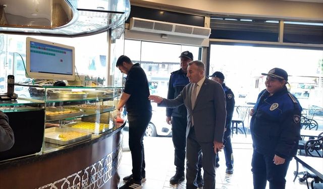 Akdeniz ilçesinde tatlı üretimi ve satışı yapılan işletmeler denetlendi