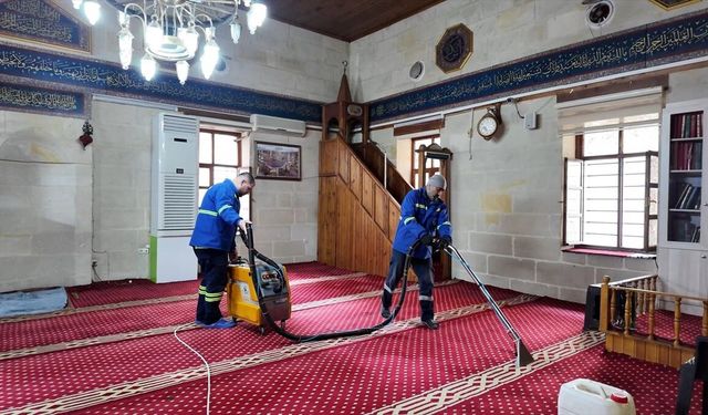 Akdeniz ilçesindeki camilerde bayram temizliği yapıldı