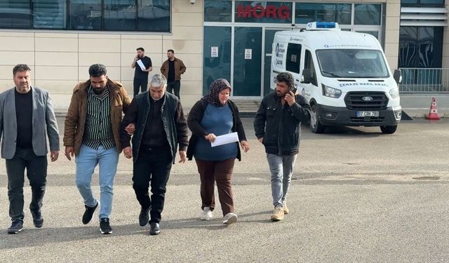 Antalya'da bir konteynerde çıkan yangında ölen 6 kişinin cenazesi yakınlarına teslim edildi