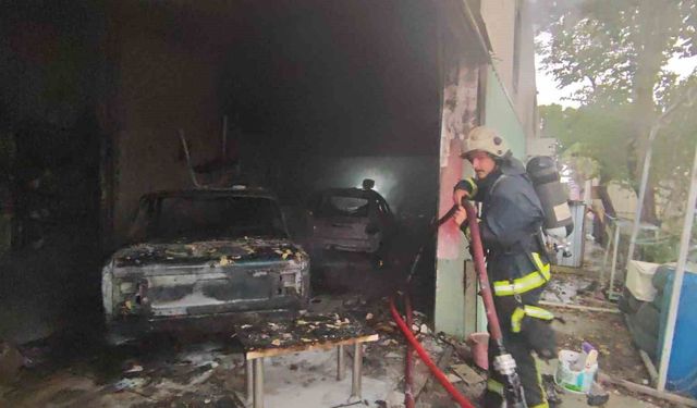 Antalya'da oto boyama atölyesindeki yangında iki iş yeri zarar gördü