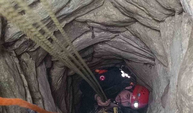 Bahçedeki kuyuya düşen 94 yaşındaki adam kurtarıldı