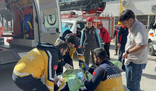 Burdur'da bir lisede deprem tatbikatı yapıldı