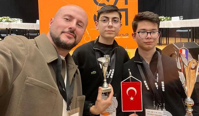 Bursalı lise öğrencileri robotik yarışmasında dünya ikincisi oldu