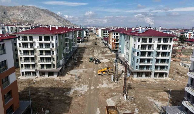 Büyükşehir, Elbistan Hacı Esat Efendi Caddesi'ni 30 milyonluk yatırımla yeniliyor