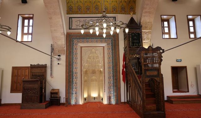 Depremde hasar gören Kahramanmaraş'ın simgelerinden Ulu Cami yeniden ibadete açıldı