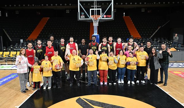 Down sendromlu çocuklar, Mersin Spor'un oyuncularıyla basketbol oynadı