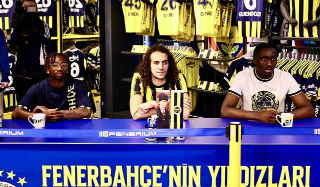 Fenerbahçeli futbolcular Guendouzi, Nene ve Cherif, taraftarlarla buluştu