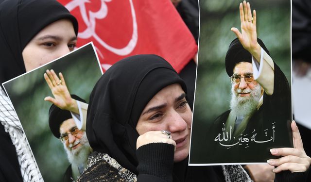 İran basını: ABD-İsrail saldırısında hayatını kaybeden Hamaney, Meşhed'de toprağa verilecek