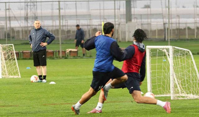 İran Milli Takımı kamp için Antalya'ya geldi