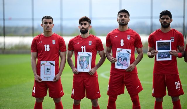 İran Milli Takımı, Kosta Rika maçı öncesi savaşta hayatını kaybeden çocukları andı