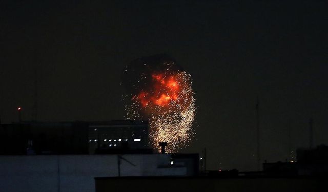 İran'ın Başkenti Tahran'da Patlamalar Meydana Geldi