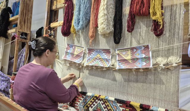 Isparta'da halı dokuma geleneği kadın emeğiyle yeniden canlanıyor
