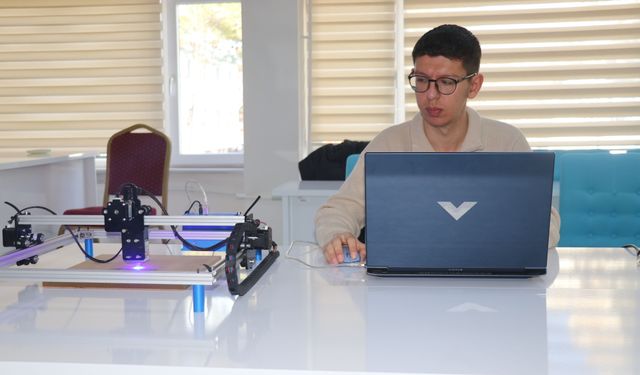 Isparta'da üniversite öğrencisi lazer kesim makinesi geliştirdi