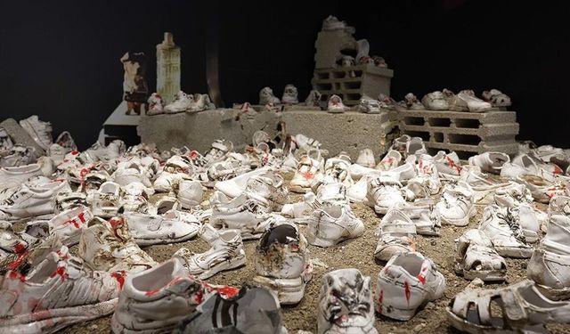 Kalyon Kültür'de Filistin'e destek amacıyla 'Sessiz Ayakkabılar' sergisi açıldı