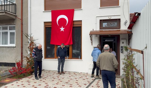 Katar'da düşen helikopterde şehit olan binbaşı Taştekin'in Isparta'daki ailesine şehadet haberi verildi