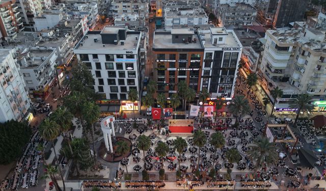 Kumluca'da 27'inci geleneksel 'Kadir Gecesi' iftar yemeği verildi