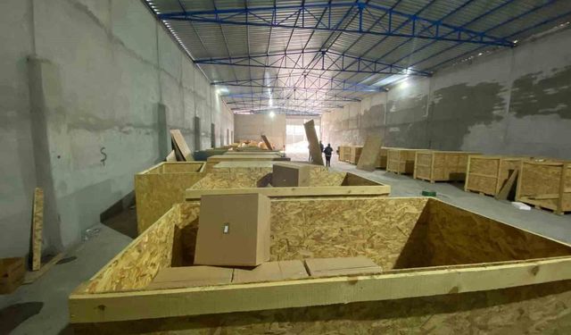 Makaronları sandık içine gizleyip montajladılar