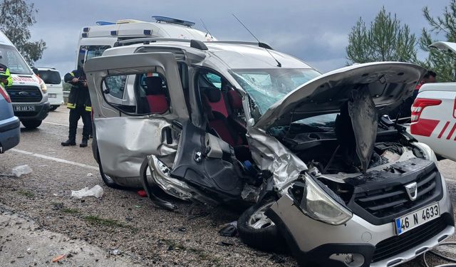 Osmaniye'de otomobil ile hafif ticari aracın çarpıştığı kazada 6 kişi yaralandı