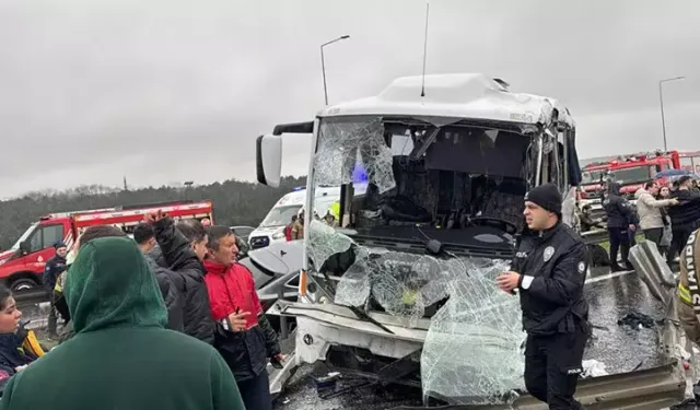 İstanbul'da Zincirleme Kaza! 1 Polis Şehit Oldu, 16 Polis Yaralı!