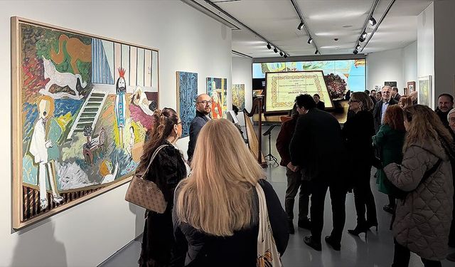 'Ses ve Renkle Sanatta 50 Yıl' sergisi AKM'de sanatseverlerle buluştu