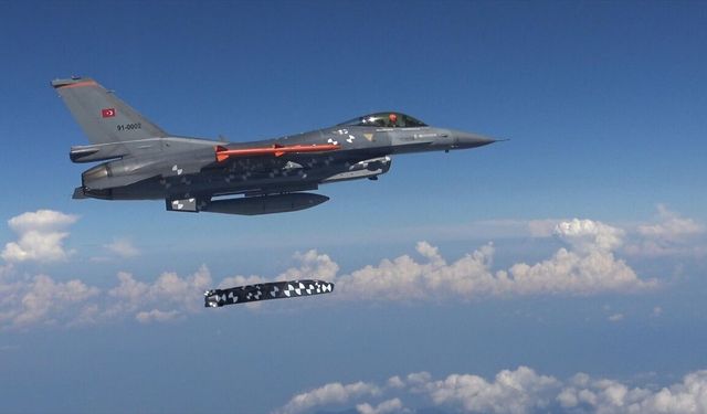 SOM-J seyir füzesi, canlı harp başlığıyla gerçekleştirilen son test atışında hedefi başarıyla vurdu