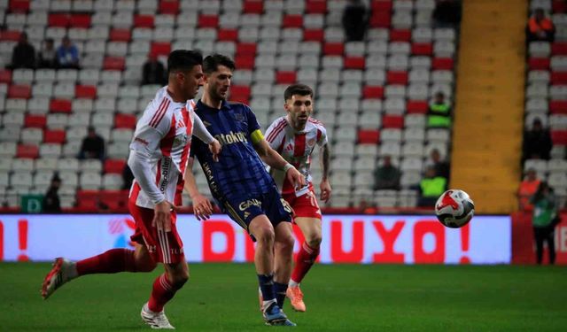 Trendyol Süper Lig: Antalyaspor: 1 - Fenerbahçe: 0 (İlk yarı)