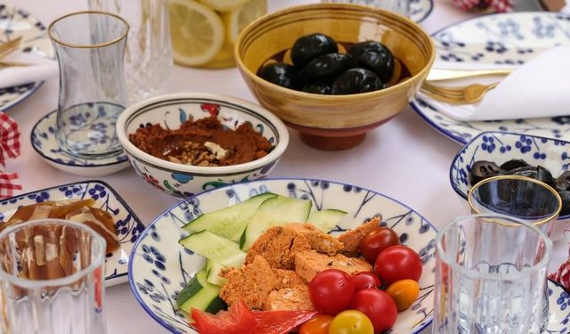 Uzmanlardan ramazan sonrası 'öğün düzenine kademeli dönüş' önerisi