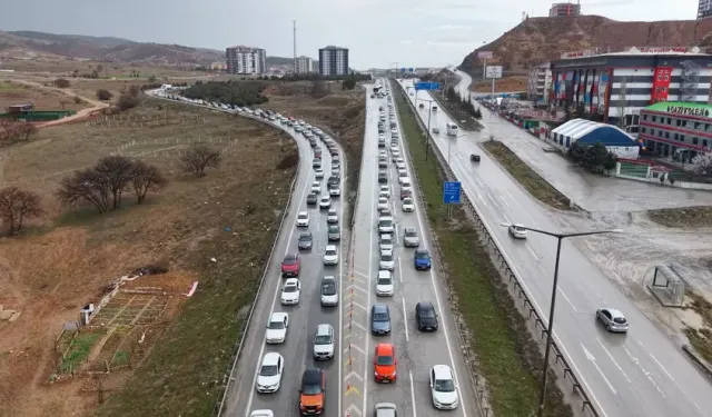 Tatil Bitti, Bayram Dönüşü Trafik Kilitlendi