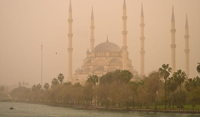 Adana, Mersin ve Hatay'da toz taşınımı etkili oldu