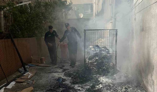 Adana'da polis ekiplerinin müdahalesi yangının büyümesini önledi