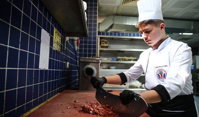 Adanalı genç şefler, hazırlayacakları yemeklerle Türkiye şampiyonu olmayı hedefliyor