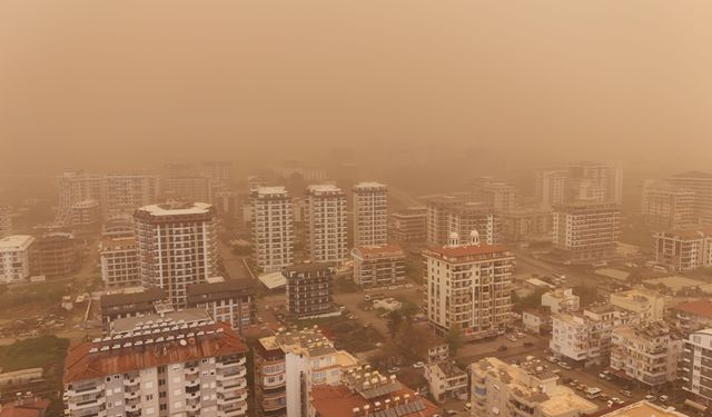 Afrika'dan gelen çöl tozu sonucu Alanya'da gökyüzü turuncuya büründü
