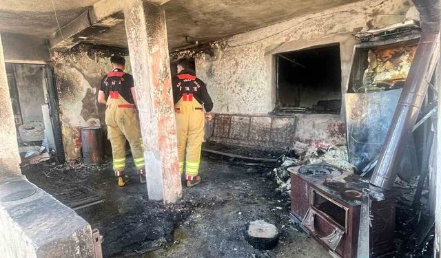 Afşin'de ev yangını: 4 kişi dumandan etkilendi