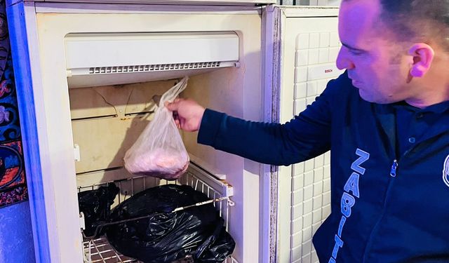 Antalya'da son kullanma tarihi geçmiş ve bozuk et satan kasap mühürlendi